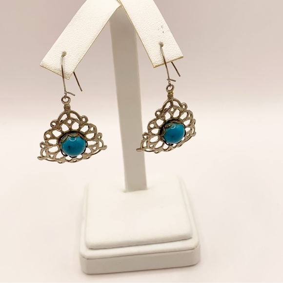 Vintage faux turquoise cabochon open work silver tone triangular earrings - Picture 3 of 8